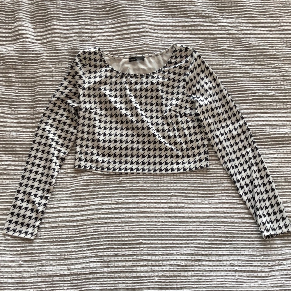 SHEIN black and white printed cropped long sleeve